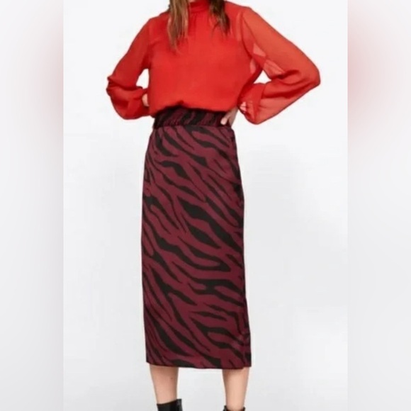 Zara Women’s Midi Animal Print Satin High Back Slit Skirt Black/Burgundy Size XS - Picture 2 of 10